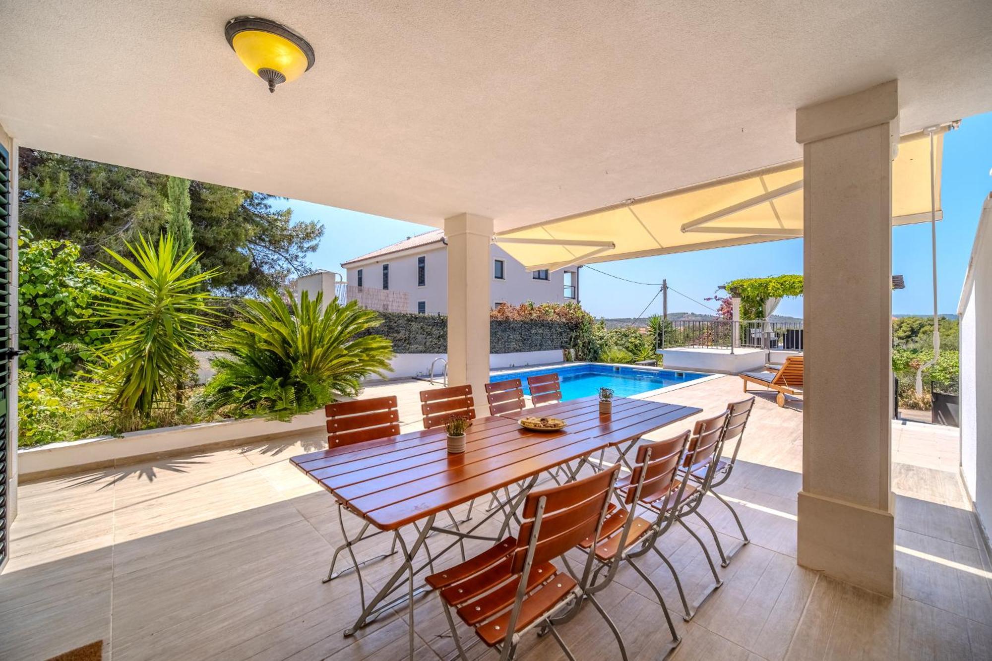Villa Julia With Heated Pool, Ideal For Large Groups Milna  Exterior foto