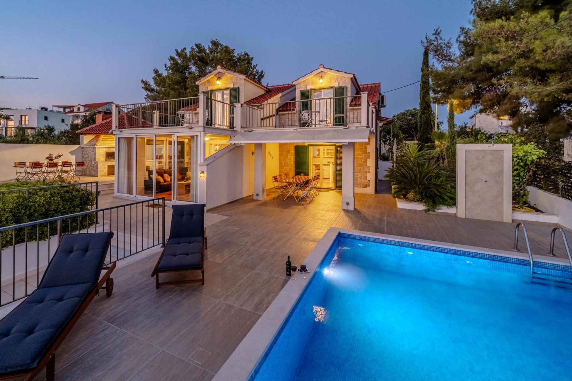 Villa Julia With Heated Pool, Ideal For Large Groups Milna  Exterior foto
