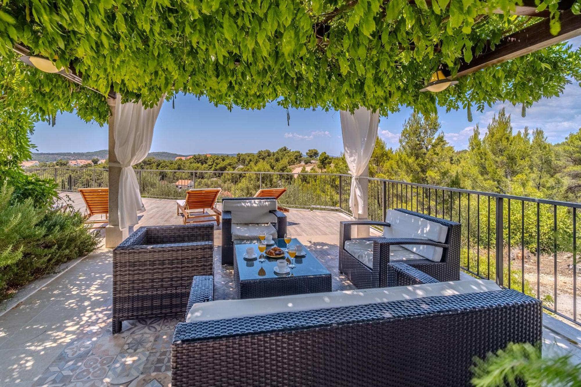 Villa Julia With Heated Pool, Ideal For Large Groups Milna  Exterior foto