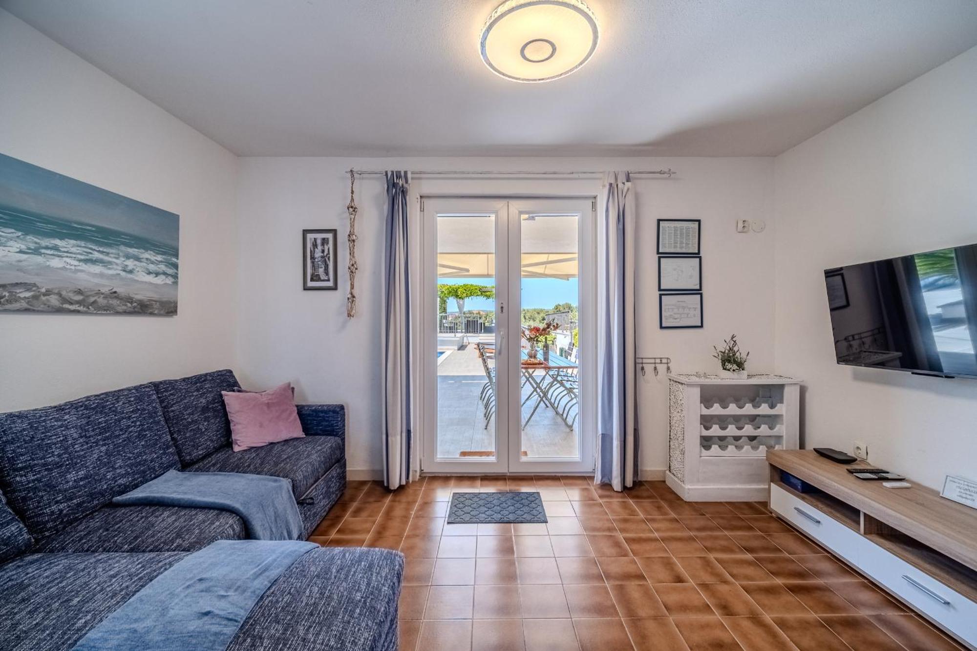 Villa Julia With Heated Pool, Ideal For Large Groups Milna  Exterior foto